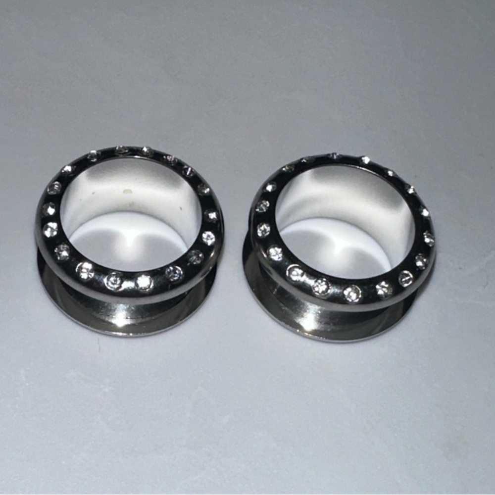 New 16 mm Ear Plugs piercings Earrings lobes never worn